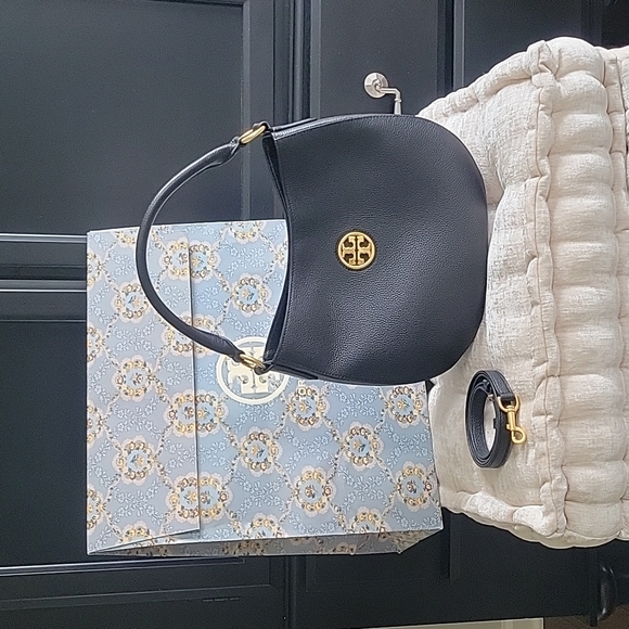 Tory Burch Handbags - Tory Burch Carson Hobo
